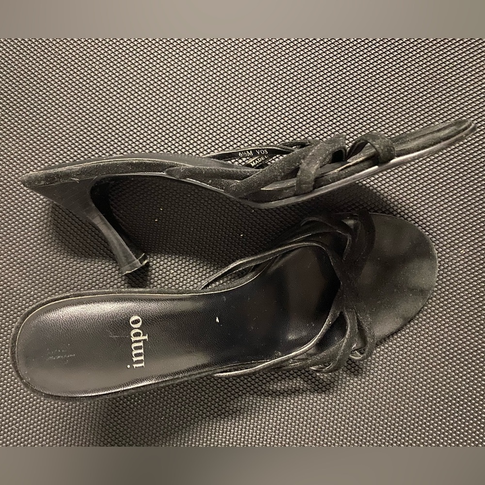 Black low heel sandals size 6